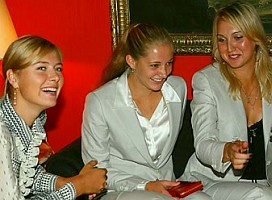 click for Fed Cup gallery