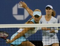 click for Kournikova news photo search