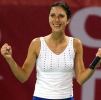 click for Yahoo France Myskina news photos