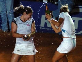 click for Fed Cup photo gallery