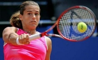 click for Mauresmo news photo search