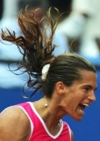 click for Mauresmo news photo search
