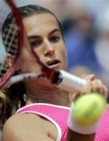 click for Mauresmo news photo search