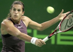 click for Mauresmo news photo search