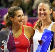 click for Mauresmo news photo search