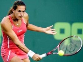 click for Mauresmo news photo search
