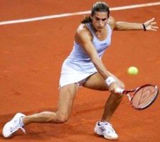 click for Mauresmo news photo search