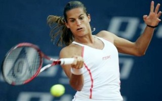 click for Mauresmo news photo search