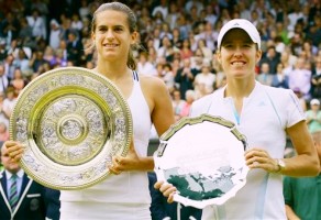 click for Mauresmo news photo search