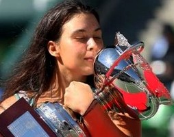click for Bartoli news photo search