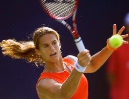 click for Mauresmo news photo search