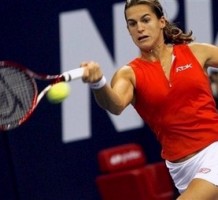 click for Mauresmo news photo search