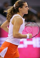 click for Mauresmo photo search
