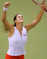 click for Mauresmo photo search
