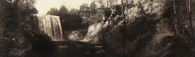 Minnehaha Falls in about 1906... click to see Minneapolis photos at the Library of Congress