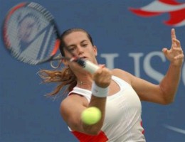 click for Mauresmo news photo search