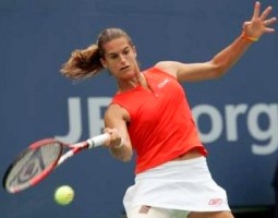 click for Mauresmo news photo search