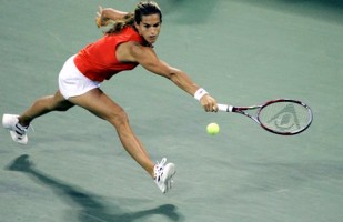 click for Mauresmo news photo search